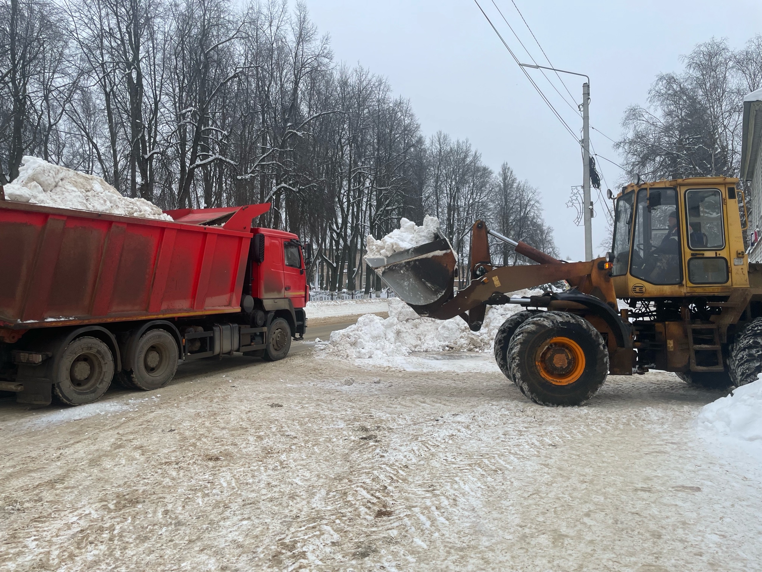 🌨 Вывоз снега в городе продолжается! 🌨.