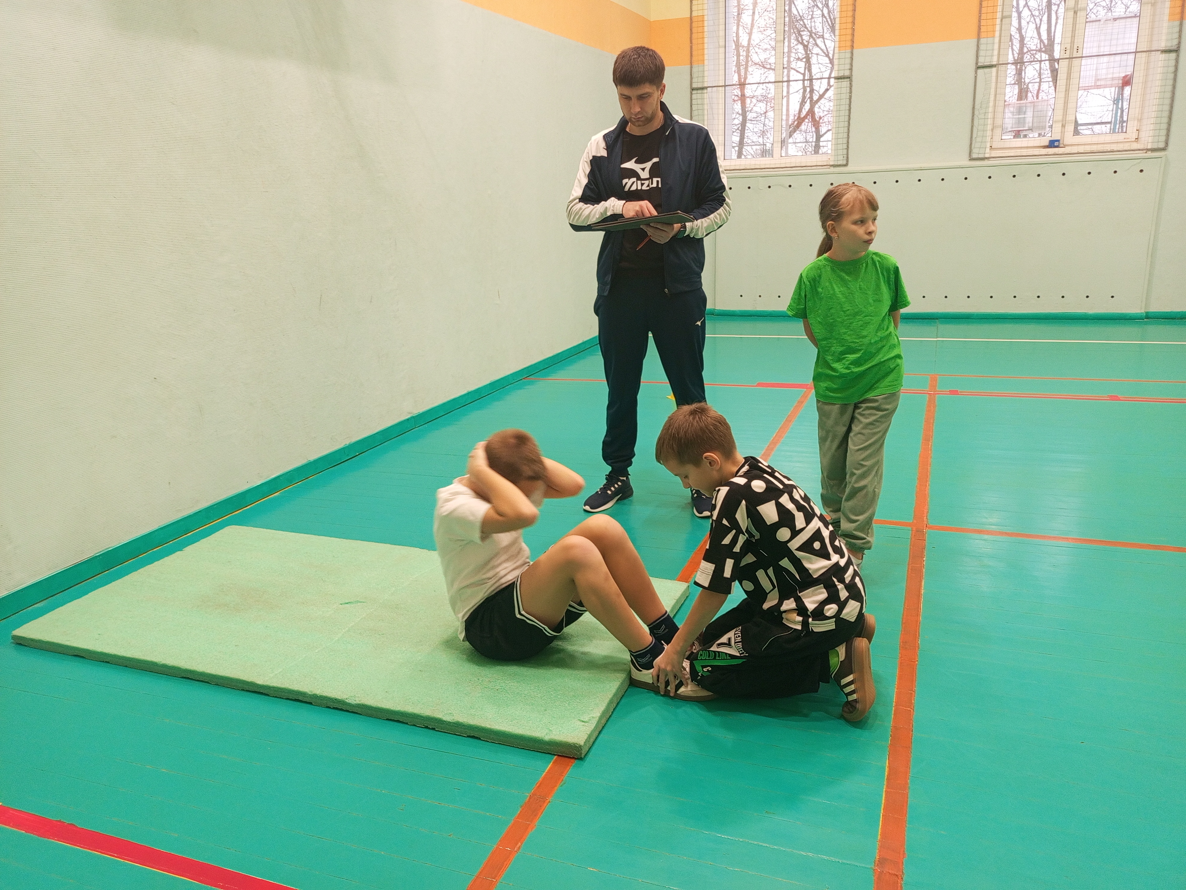 12 декабря 2025 г. в спортивной школе г. Спас-Деменска состоялось мероприятие по выполнению нормативов ВФСК «Готов к труду и обороне», приуроченное к празднованию Дня Героев Отечества..