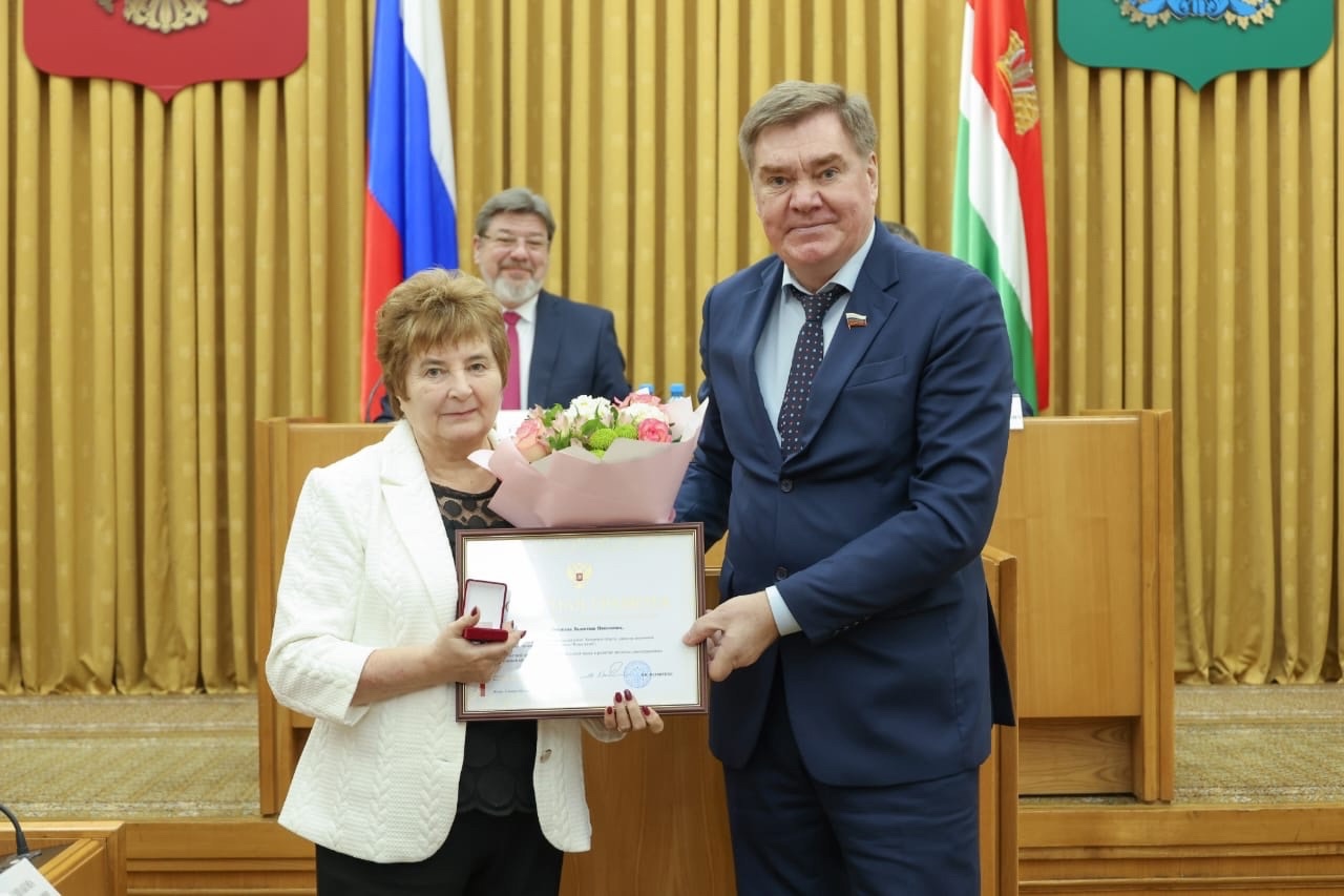 Поздравляем  Фитисову Валентину Николаевну с достойной наградой.