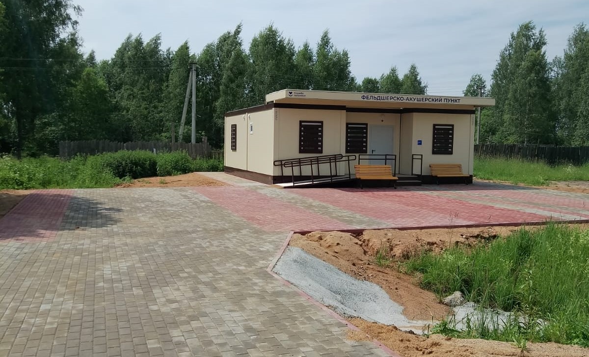 В сельском поселении &quot;Деревня Теплово&quot; благоустроили территорию фельдшерско-акушерского пункта. Работы проведены в рамках реализации региональной программы инициативного бюджетирования..
