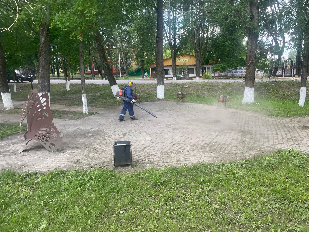 Чистота на улицах и своевременная  уборка города положительно влияют не только на его облик, но и на самосознание проживающих в нем людей..