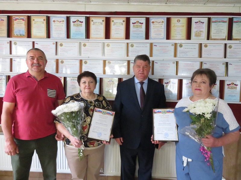 Работников Спас-Деменского райпо наградили в преддверии профессионального праздника.
