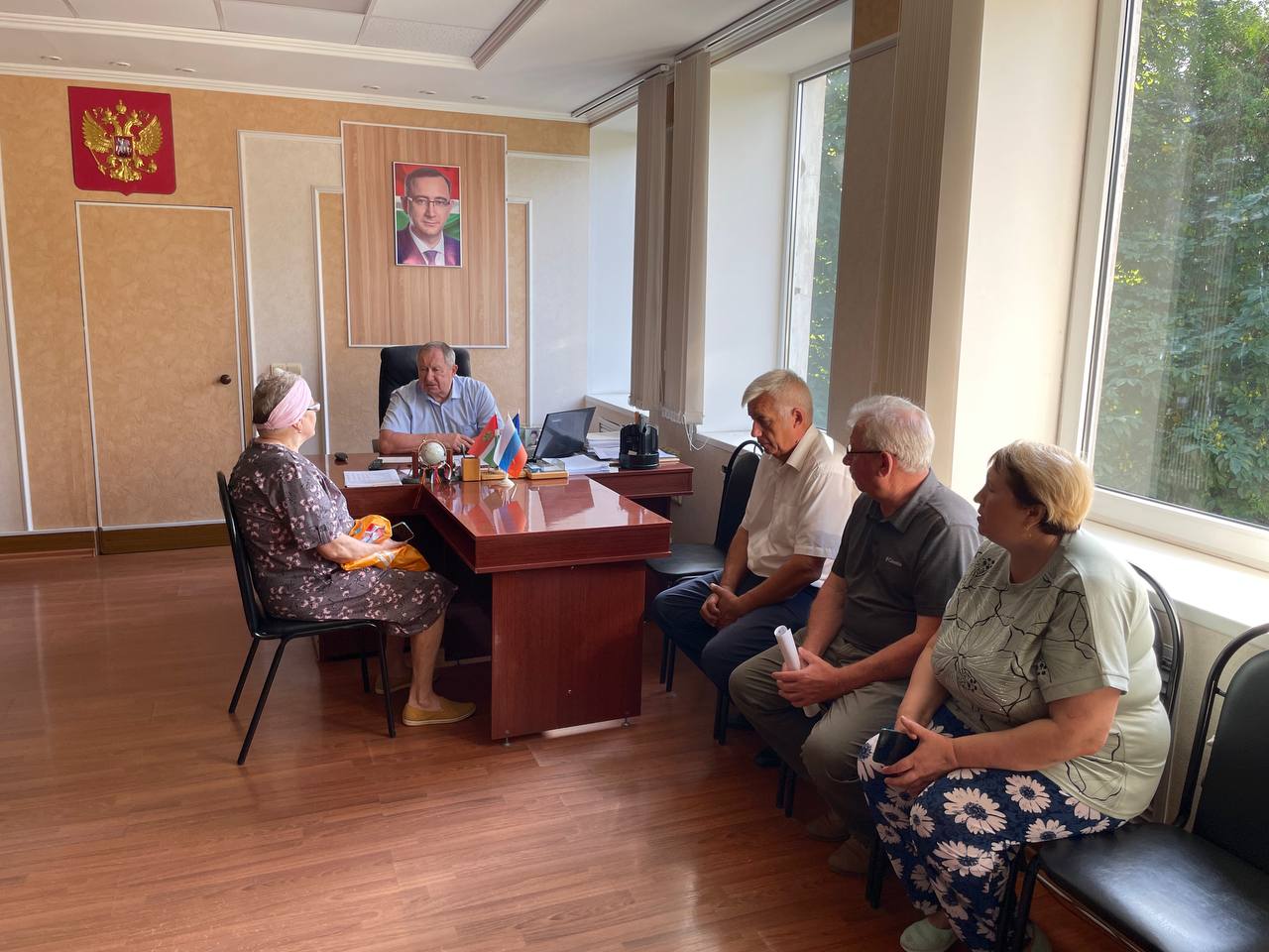 глава администрации МР &quot;Спас-Деменский район&quot; Бузанов Владимир Анатольевич провел личный прием.