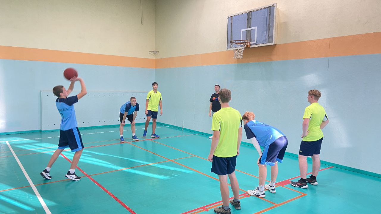 6 ноября 2025 прошли районные соревнования по баскетболу (юноши, девушки) в рамках школьной спортивной лиги..