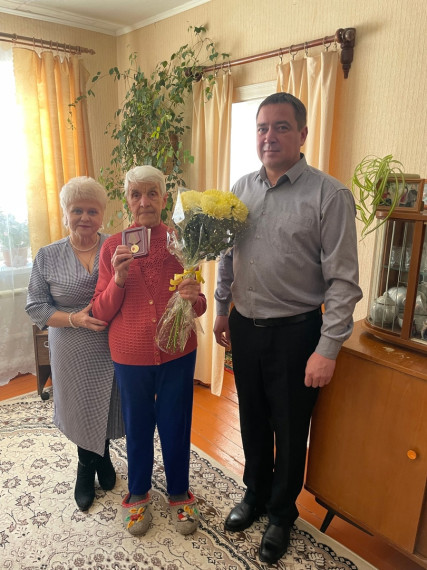 В Спас-Деменске продолжается вручение юбилейных медалей «80 лет Победы в Великой Отечественной войне 1941 – 1945 г.г.». В Спас-Деменске продолжается вручение юбилейных медалей «80 лет Победы в Великой Отечественной войне 1941 – 1945 г.г.».