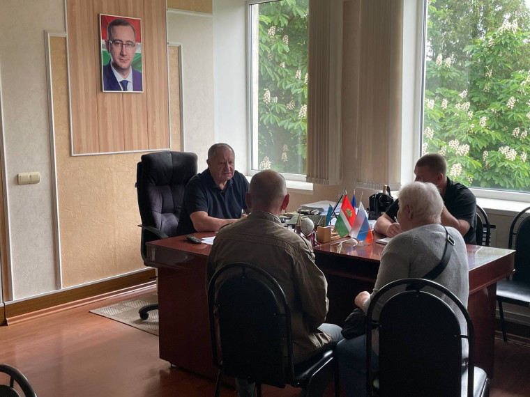 глава администрации МР "Спас-Деменский район" Бузанов Владимир Анатольевич провел личный прием. глава администрации МР "Спас-Деменский район" Бузанов Владимир Анатольевич провел личный прием.
