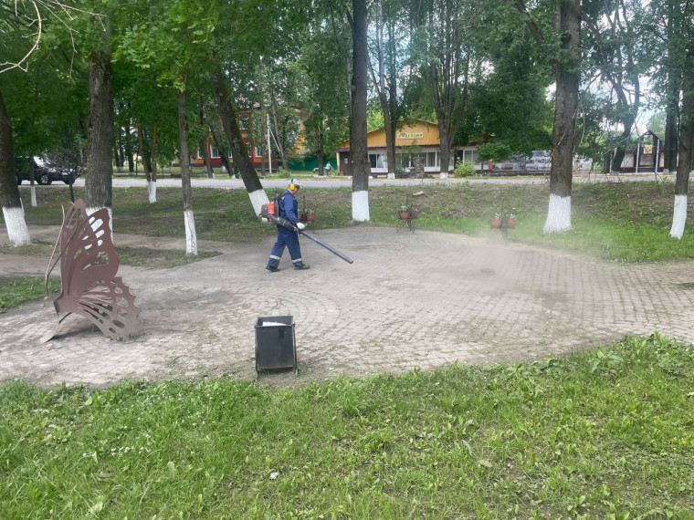 Чистота на улицах и своевременная уборка города положительно влияют не только на его облик, но и на самосознание проживающих в нем людей.. Чистота на улицах и своевременная уборка города положительно влияют не только на его облик, но и на самосознание проживающих в нем людей..