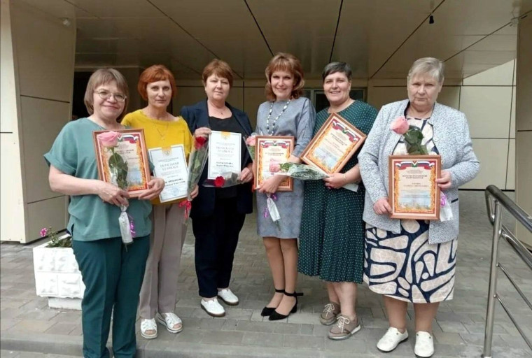 В преддверии Дня медицинского работника в Кировском Доме культуры "Юбилейный" сотрудники участковой больницы получили награды от Министерства здравоохранения Калужской области и администрации Спас-Деменского района.. В преддверии Дня медицинского работника в Кировском Доме культуры "Юбилейный" сотрудники участковой больницы получили награды от Министерства здравоохранения Калужской области и администрации Спас-Деменского района..